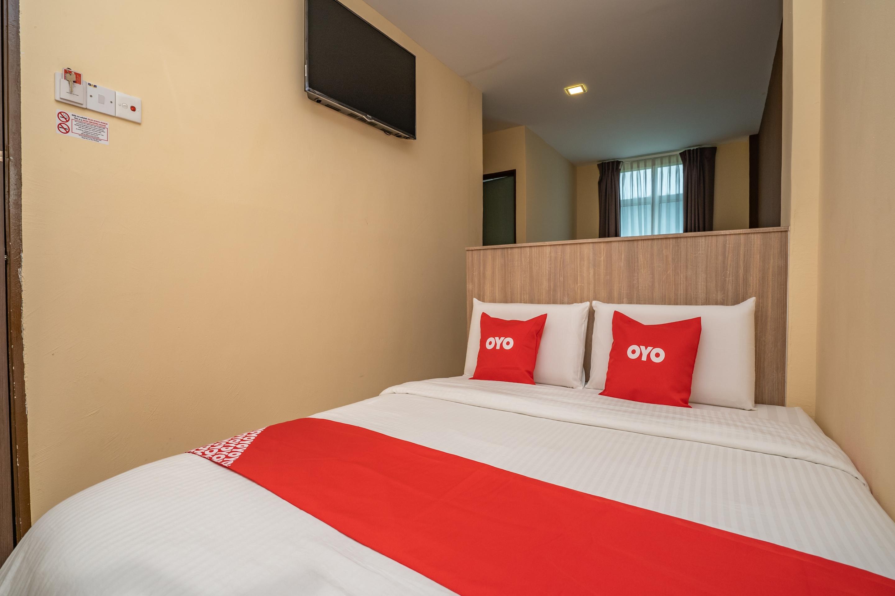 Oyo 44078 The Island Hotel Kampong Pasir Bogak Bagian luar foto