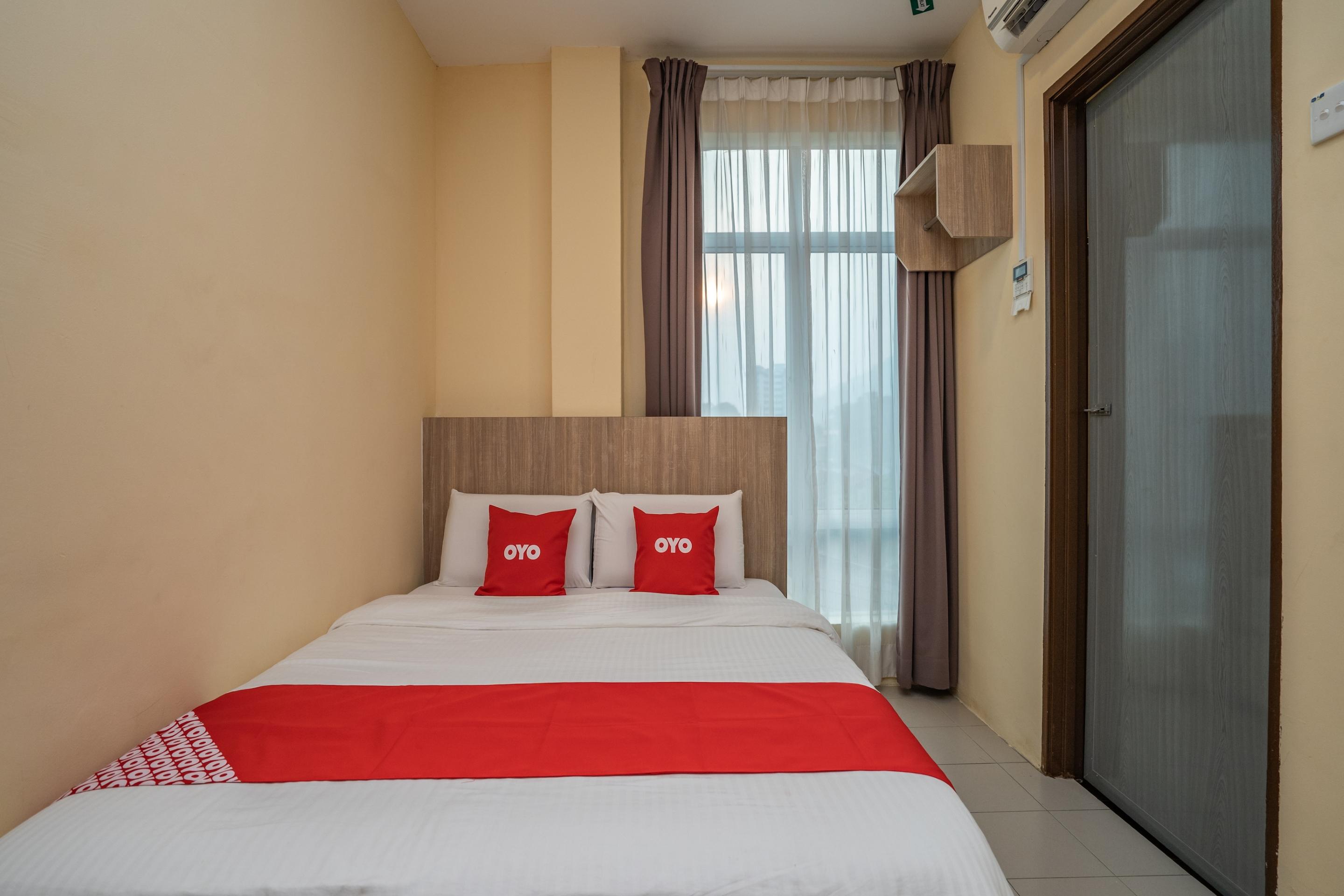 Oyo 44078 The Island Hotel Kampong Pasir Bogak Bagian luar foto