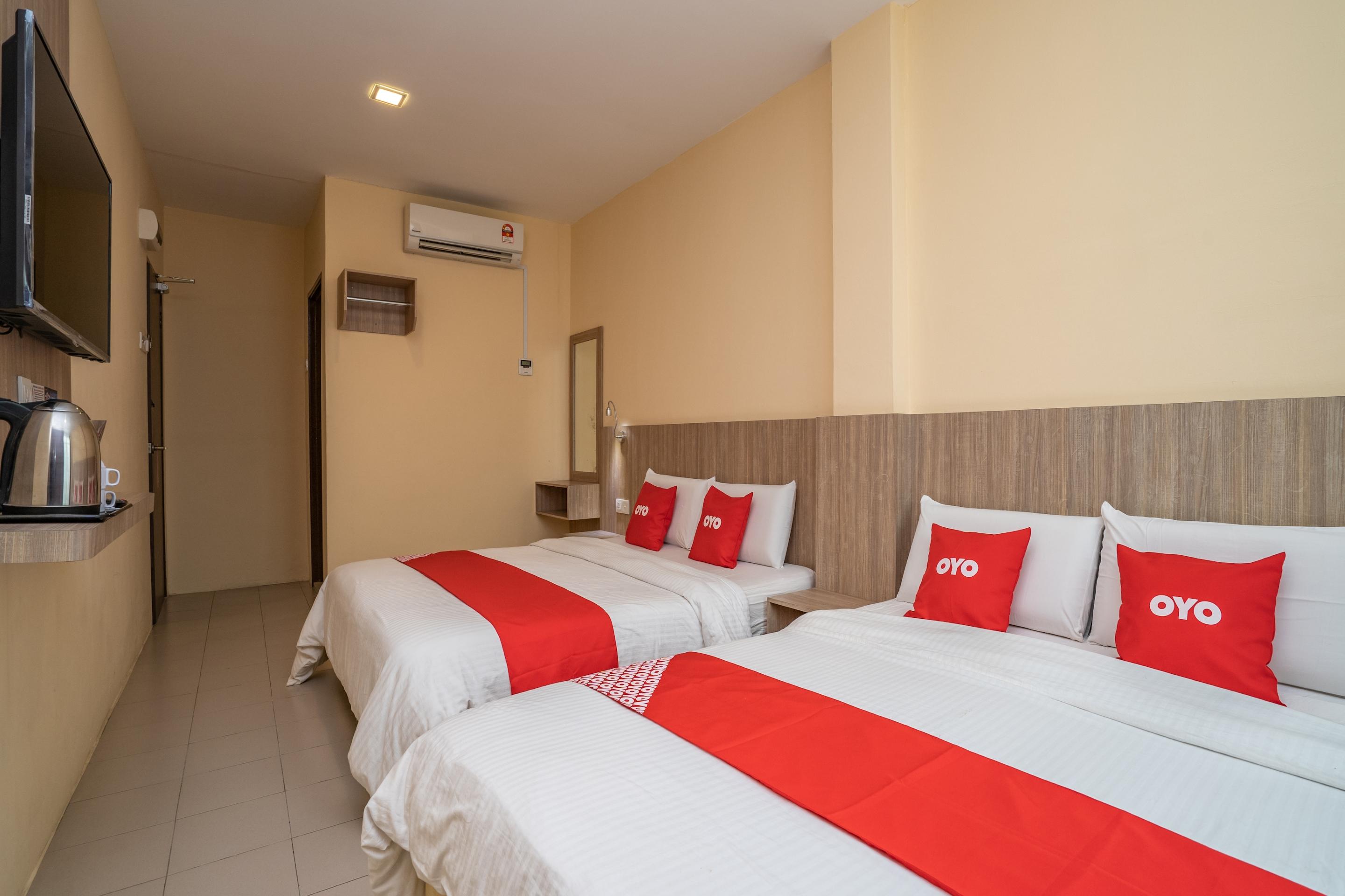 Oyo 44078 The Island Hotel Kampong Pasir Bogak Bagian luar foto