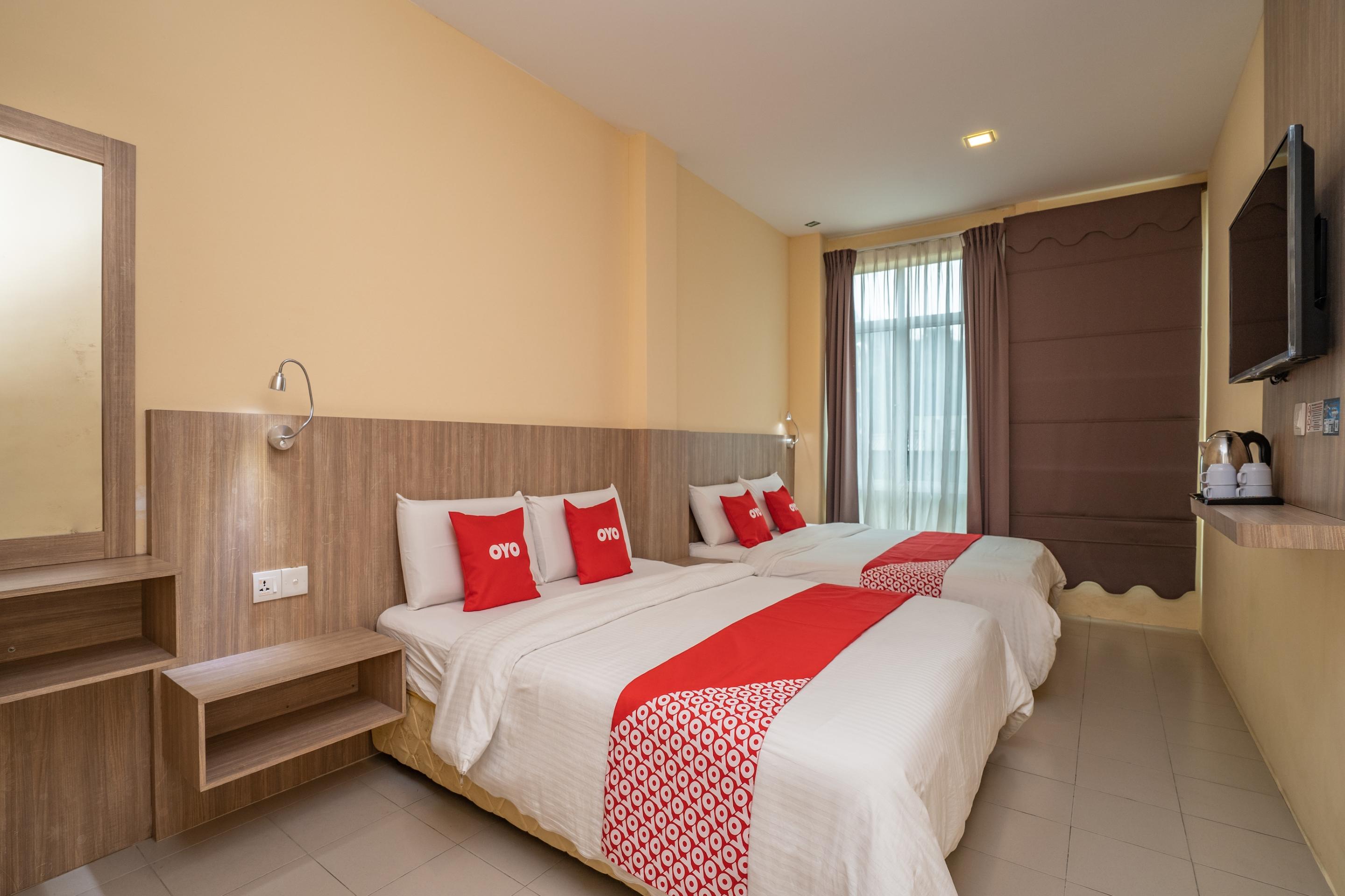 Oyo 44078 The Island Hotel Kampong Pasir Bogak Bagian luar foto