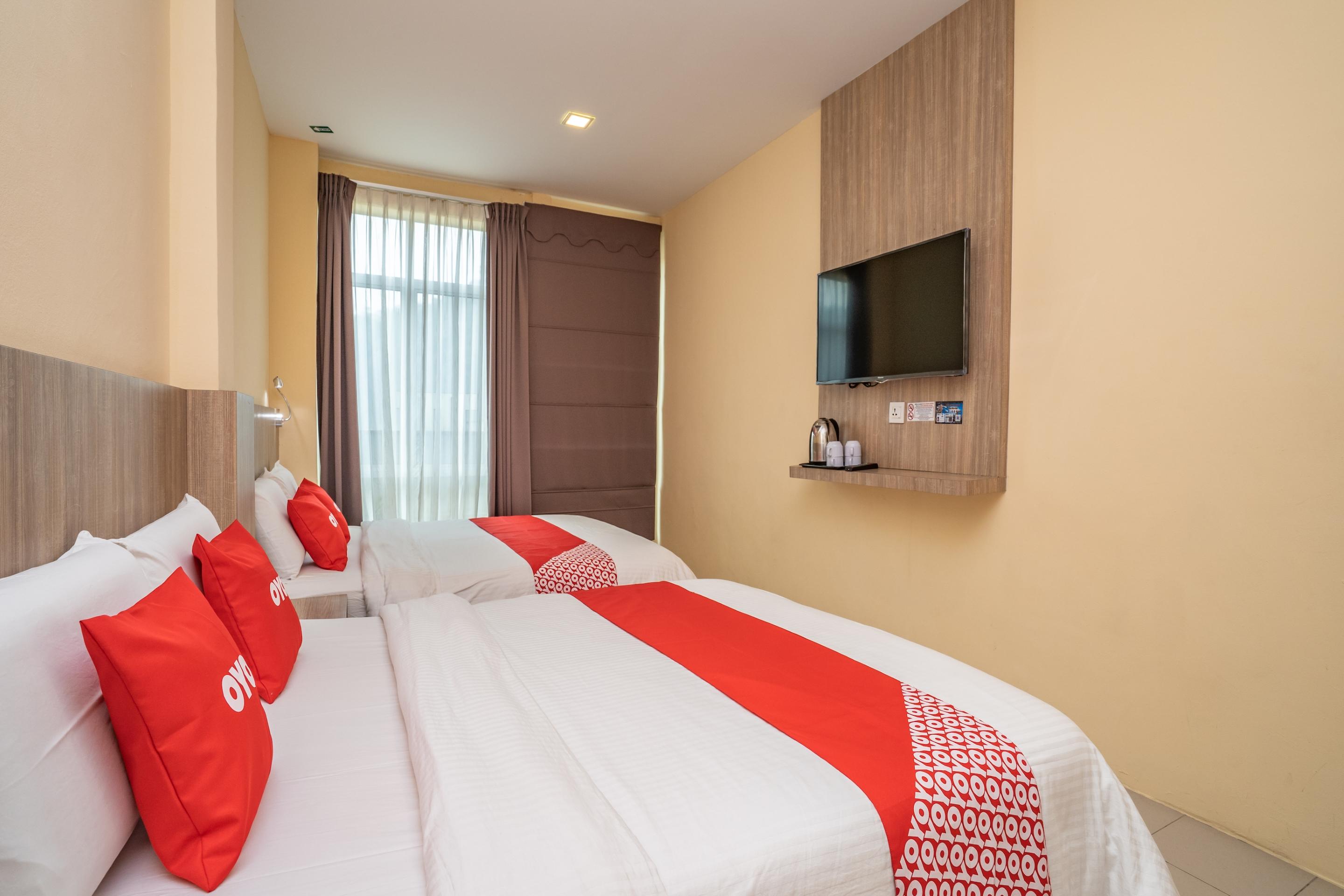 Oyo 44078 The Island Hotel Kampong Pasir Bogak Bagian luar foto