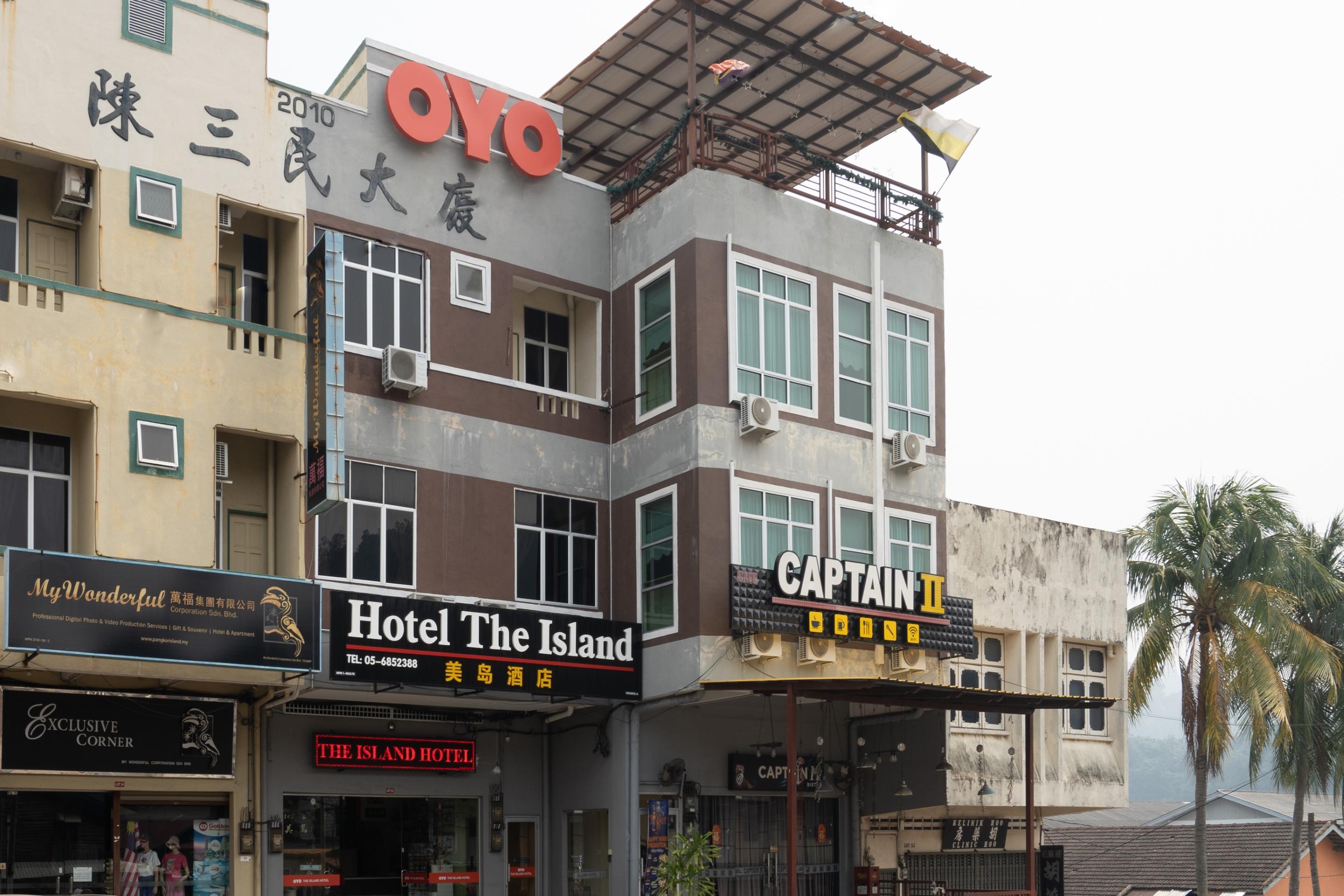Oyo 44078 The Island Hotel Kampong Pasir Bogak Bagian luar foto