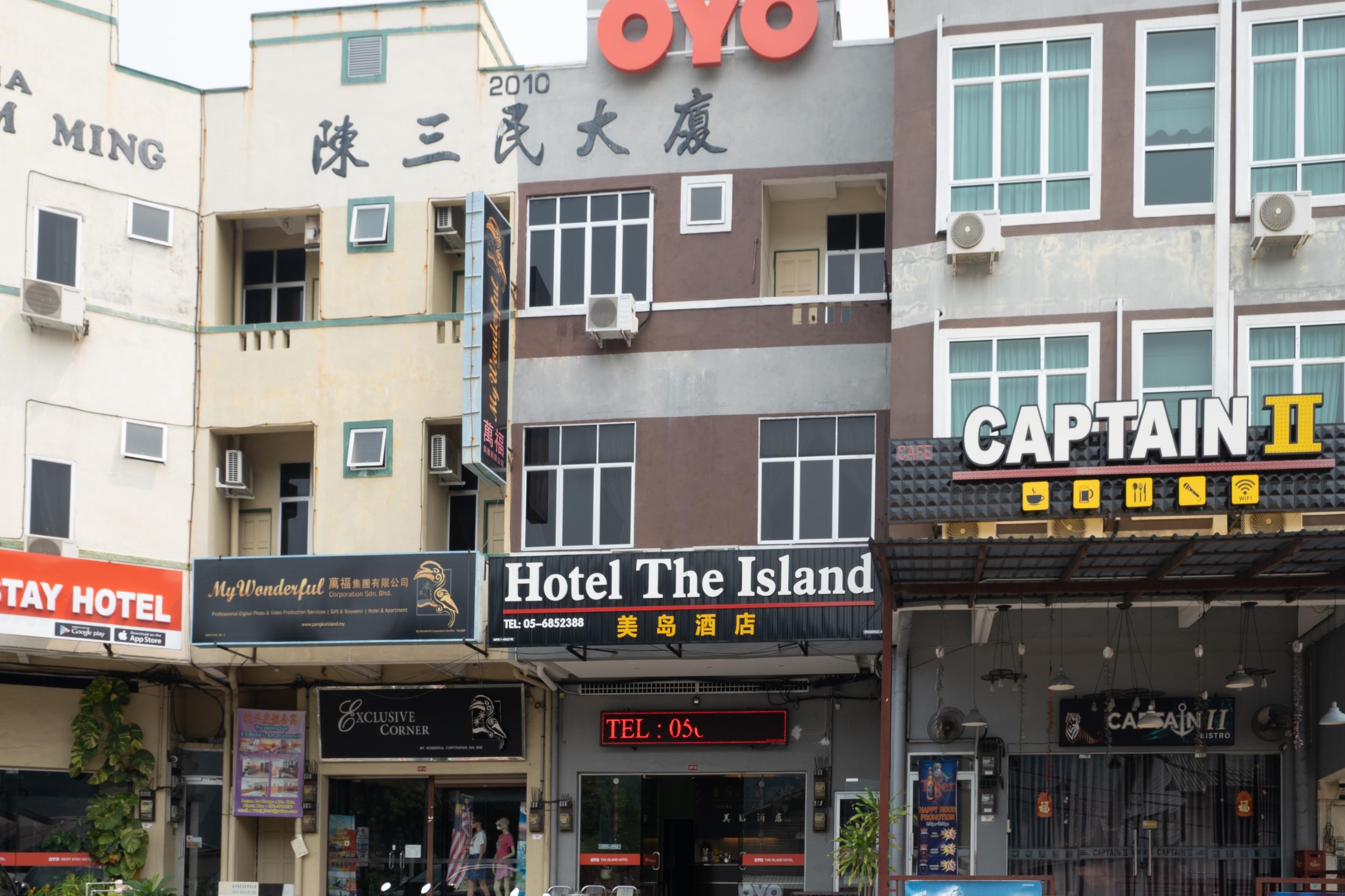 Oyo 44078 The Island Hotel Kampong Pasir Bogak Bagian luar foto