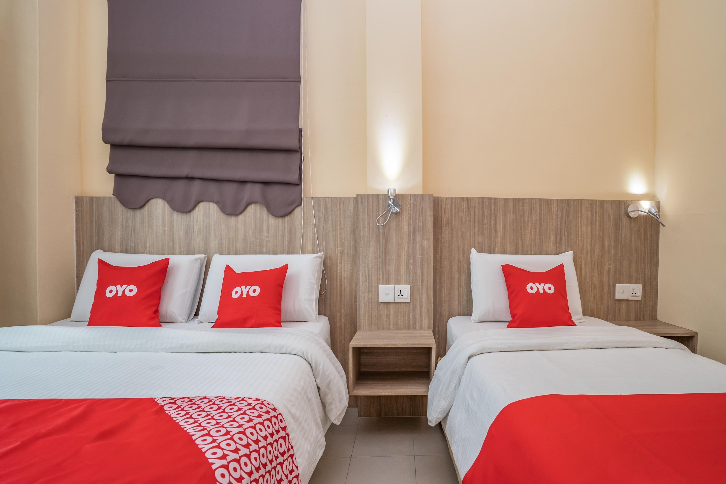 Oyo 44078 The Island Hotel Kampong Pasir Bogak Bagian luar foto