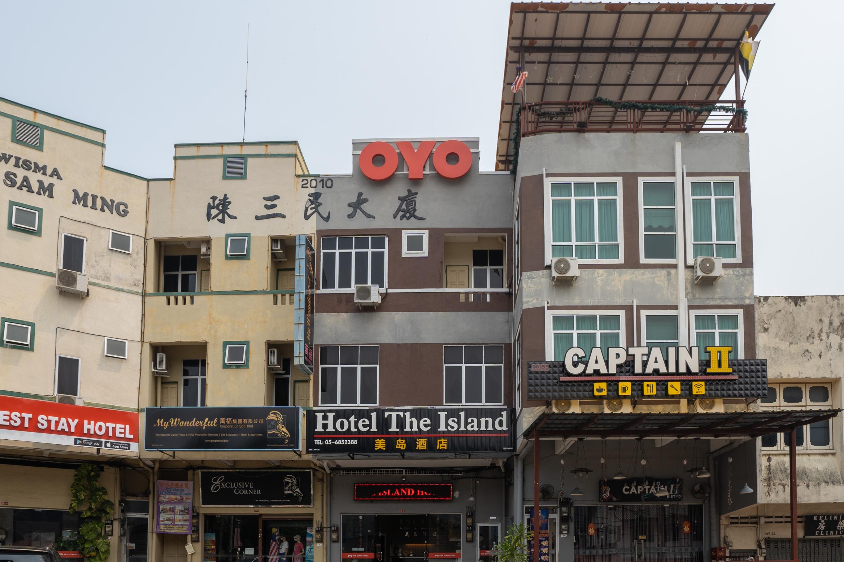 Oyo 44078 The Island Hotel Kampong Pasir Bogak Bagian luar foto