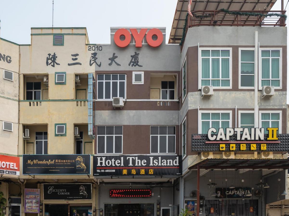 Oyo 44078 The Island Hotel Kampong Pasir Bogak Bagian luar foto