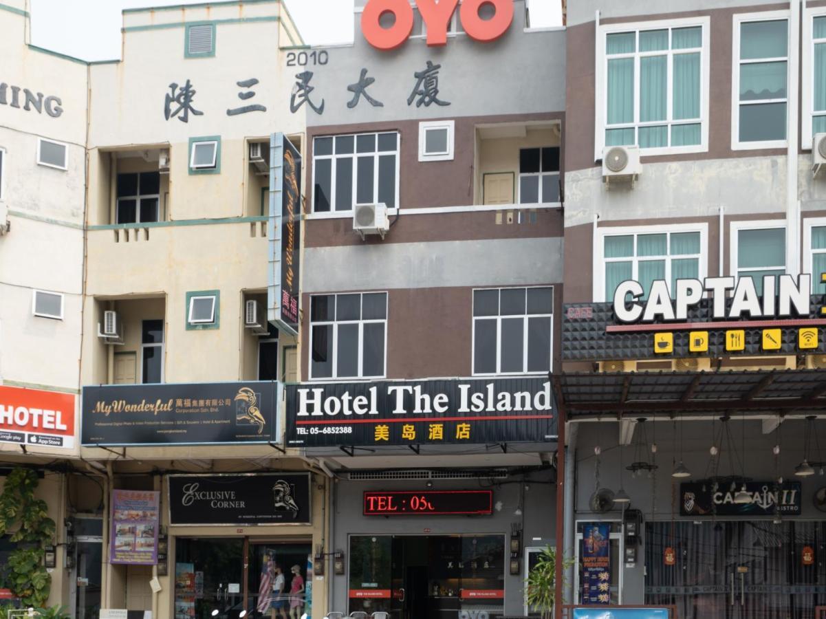 Oyo 44078 The Island Hotel Kampong Pasir Bogak Bagian luar foto